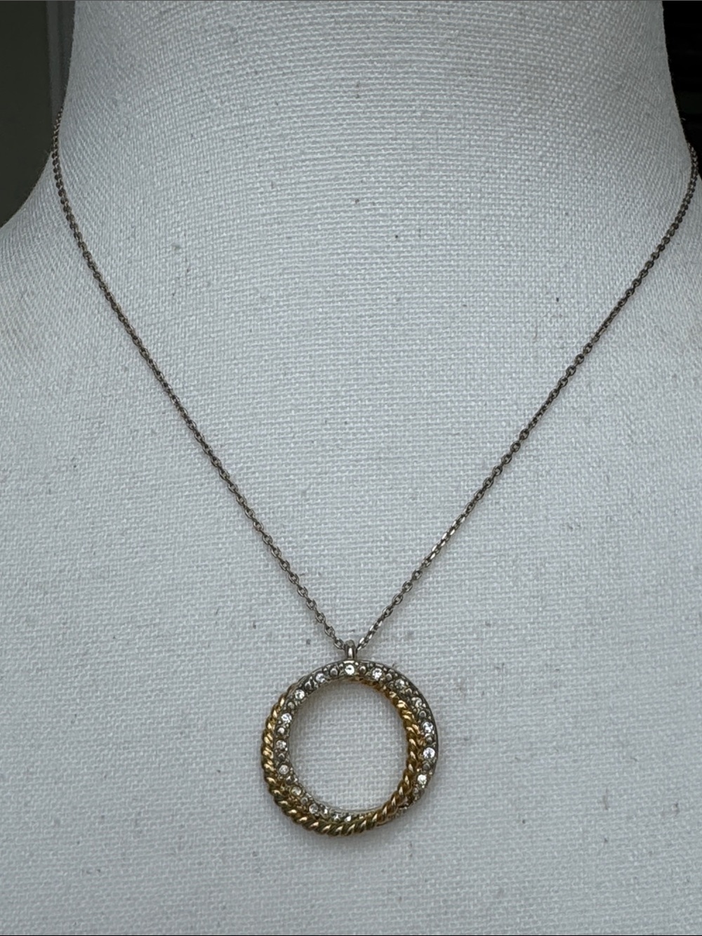 Virtage Avon two tone eternity circle necklace